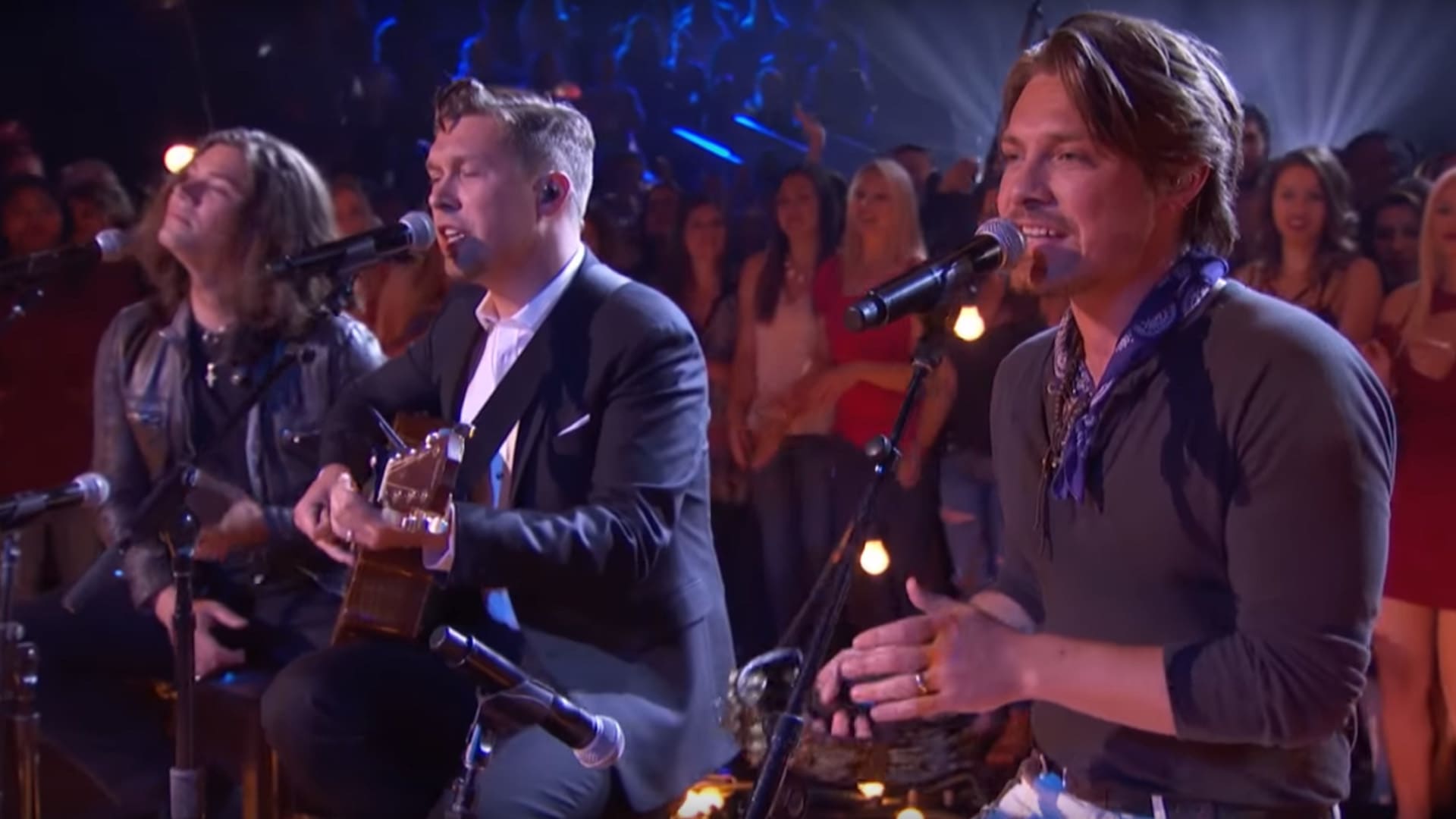 De Hanson-broers doen MMMBop... 