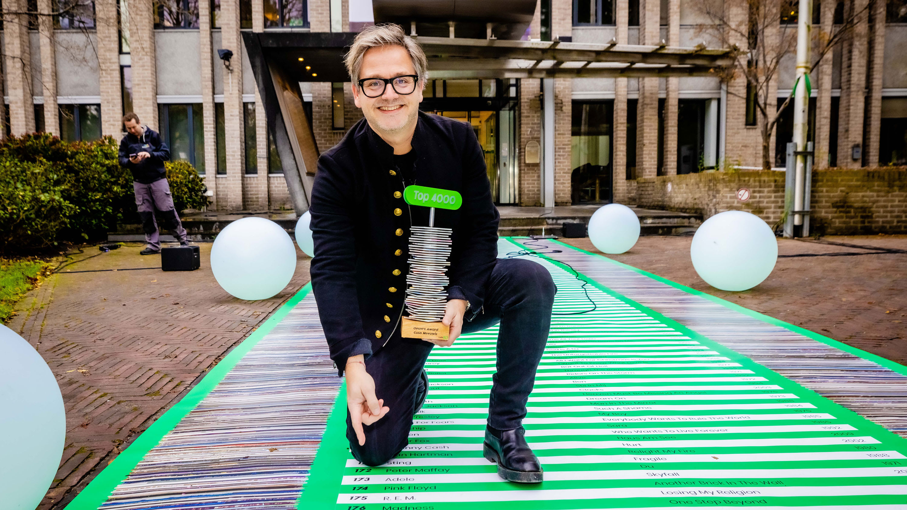 Guus Meeuwis ontvangt Top 4000 Oeuvre Award