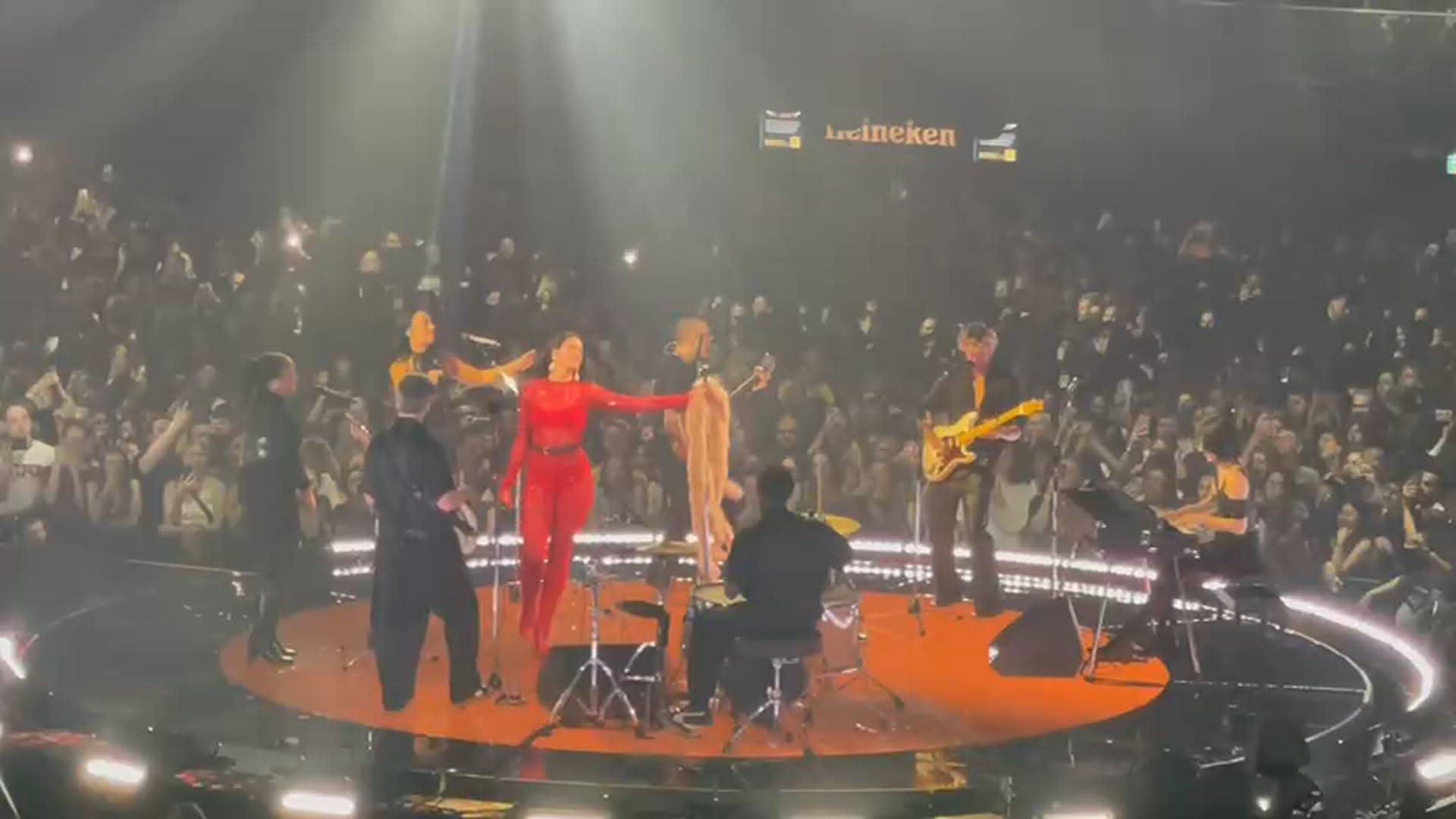 VIDEO: Dua Lipa zingt Bloed, Zweet en Tranen in Ziggo Dome