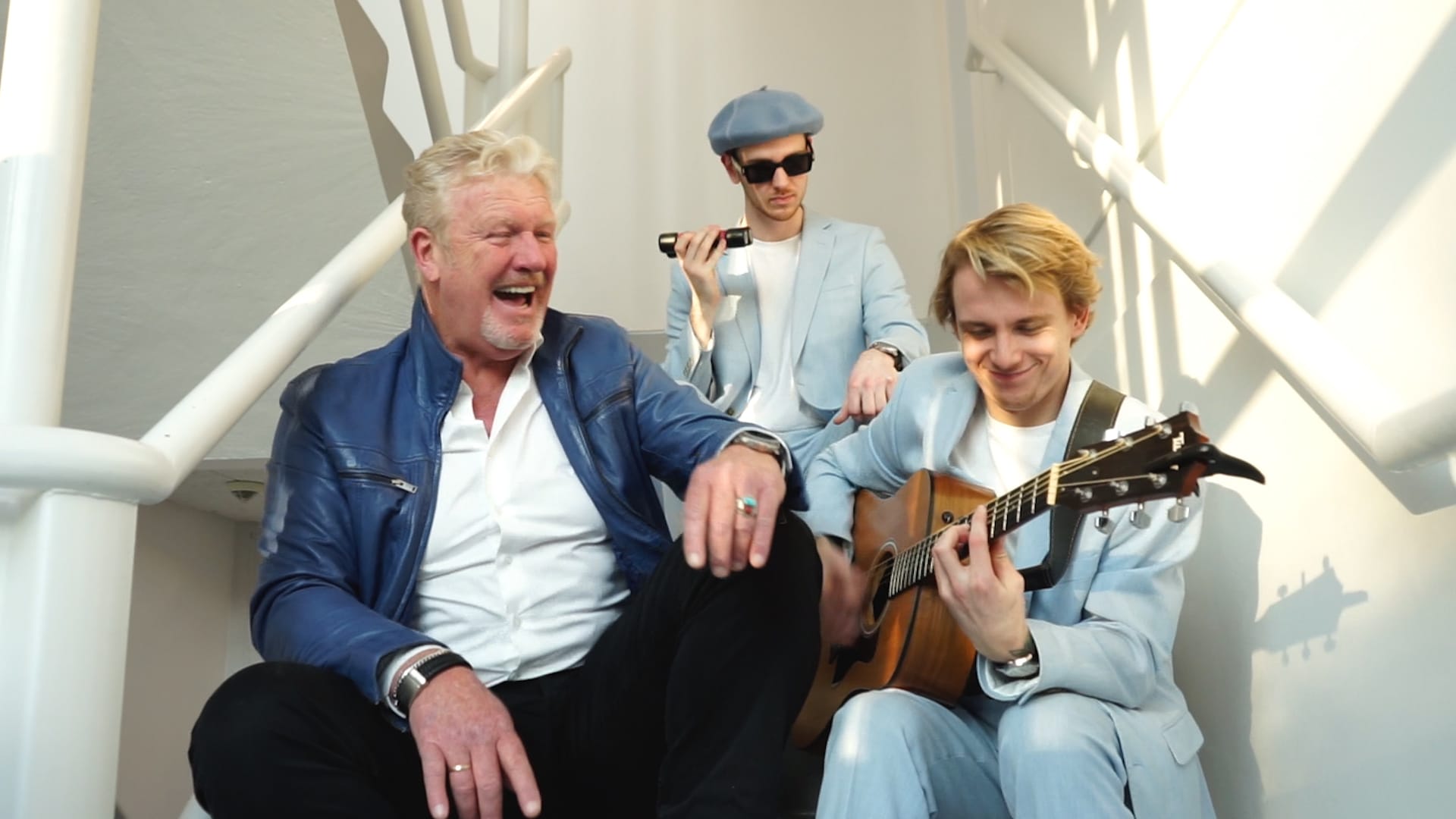 Tributeband Mr. Jones & Just In Case met een akoestische versie van She's A Lady