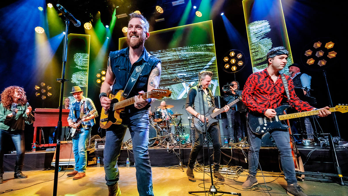 Brucified met The River live tijdens het Top 4000 In Concert! 