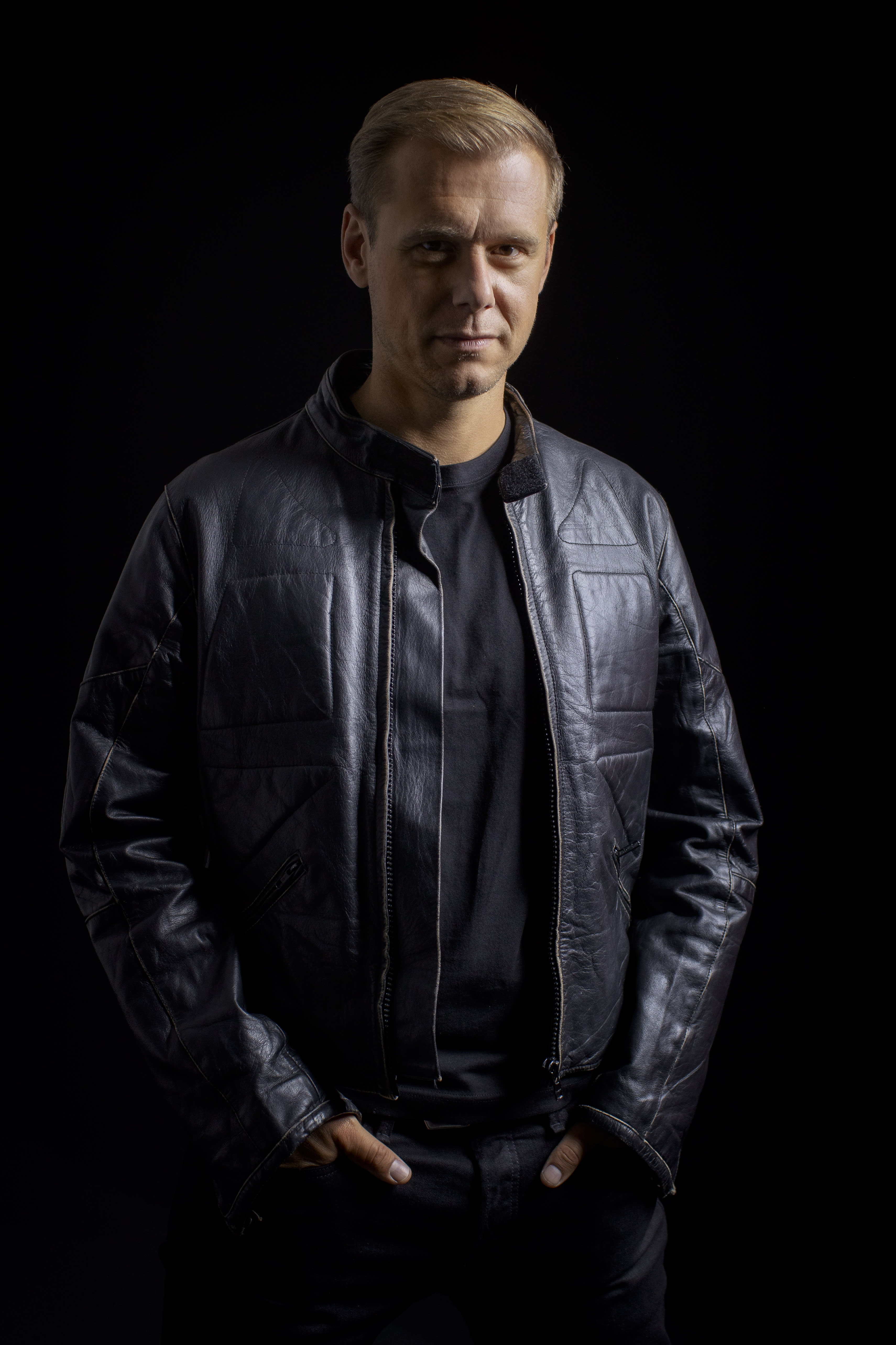 De nieuwe Dance Smash is voor Armin van Buuren & Matoma ft. Teddy Swims met Easy To Love