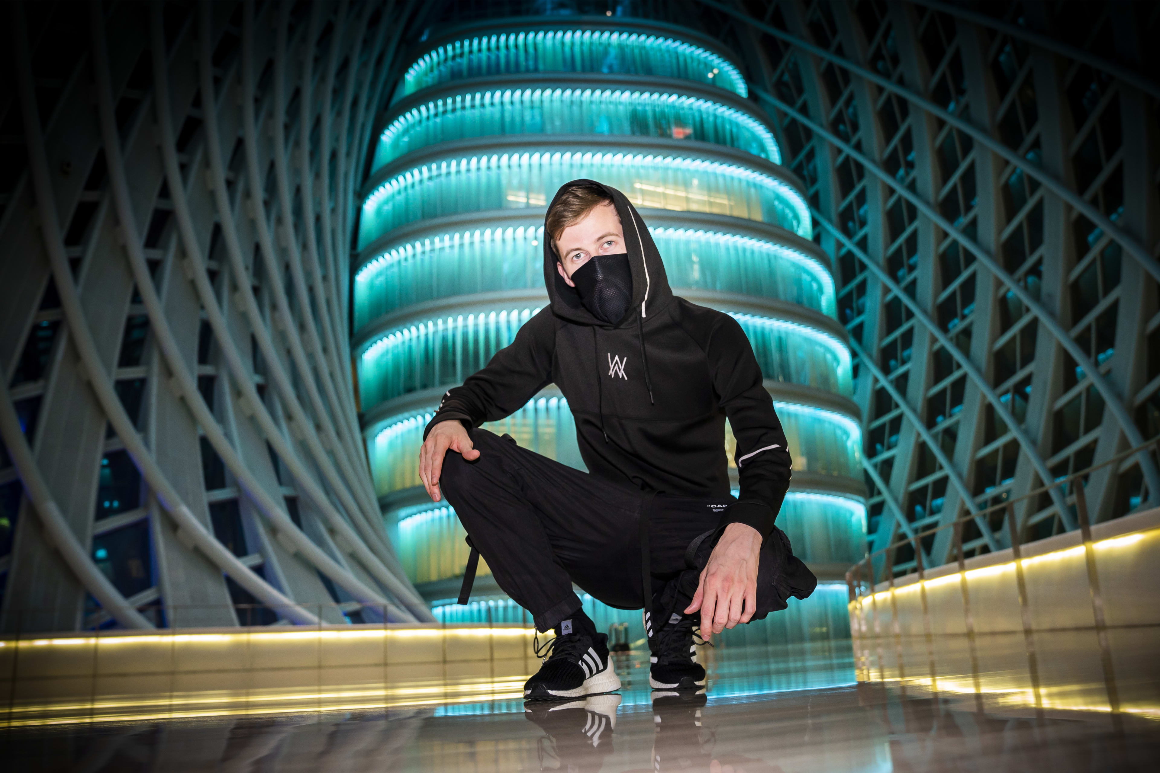 Alan Walker en Ava Max scoren de Dance Smash