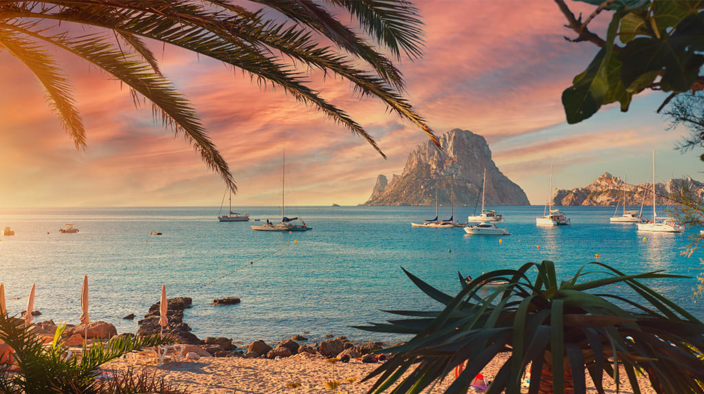 Doe mee met de Ibiza dagactie en win een trip naar Ibiza én tickets voor David Guetta in de [UNVRS] 🤩🌴