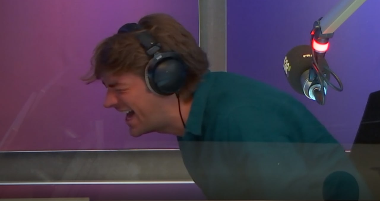 'Ik was in een hotel en hoorde tik, tik, tik, tik...' 😅