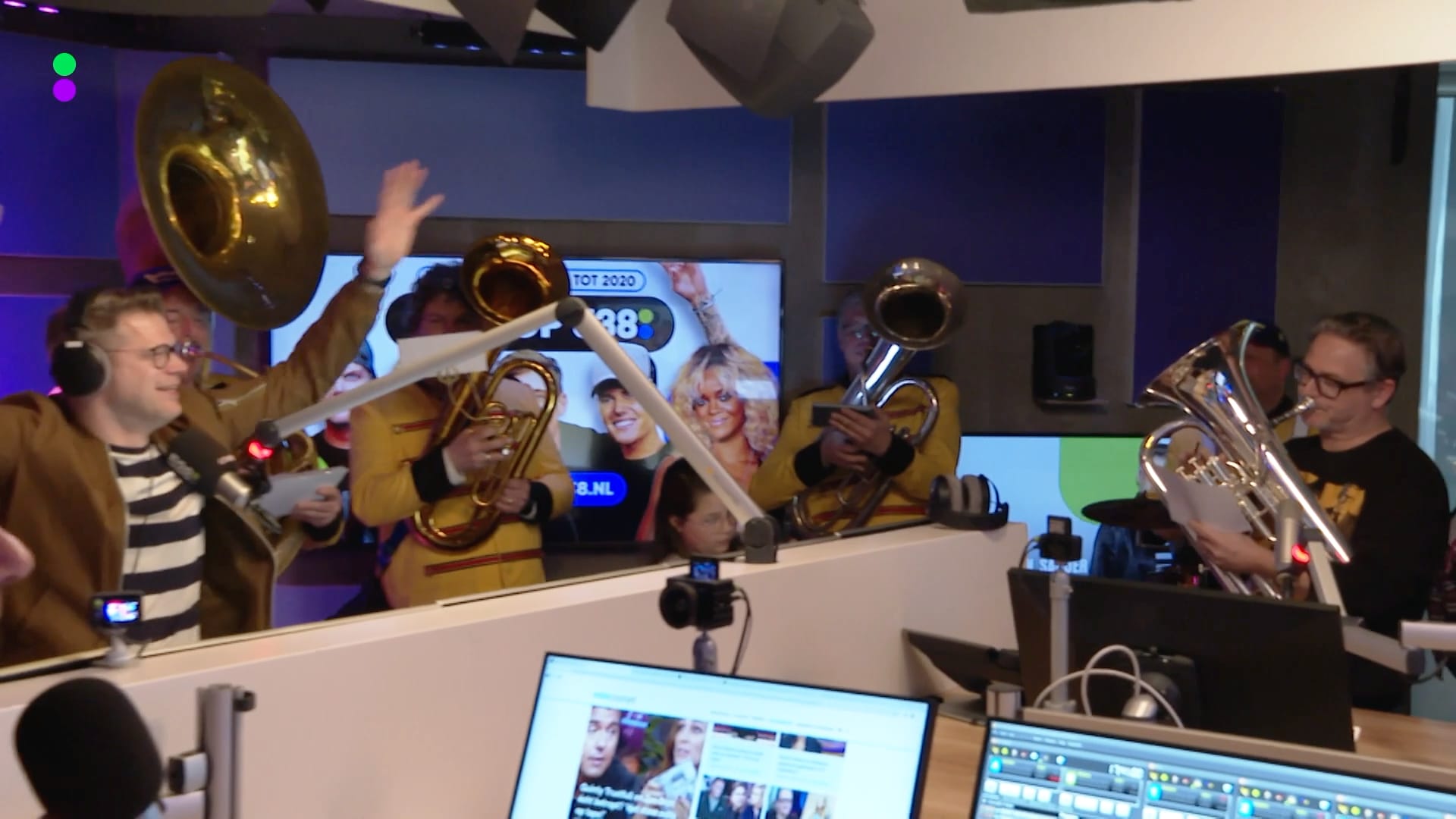 Guus Meeuwis met de Turfstampers
