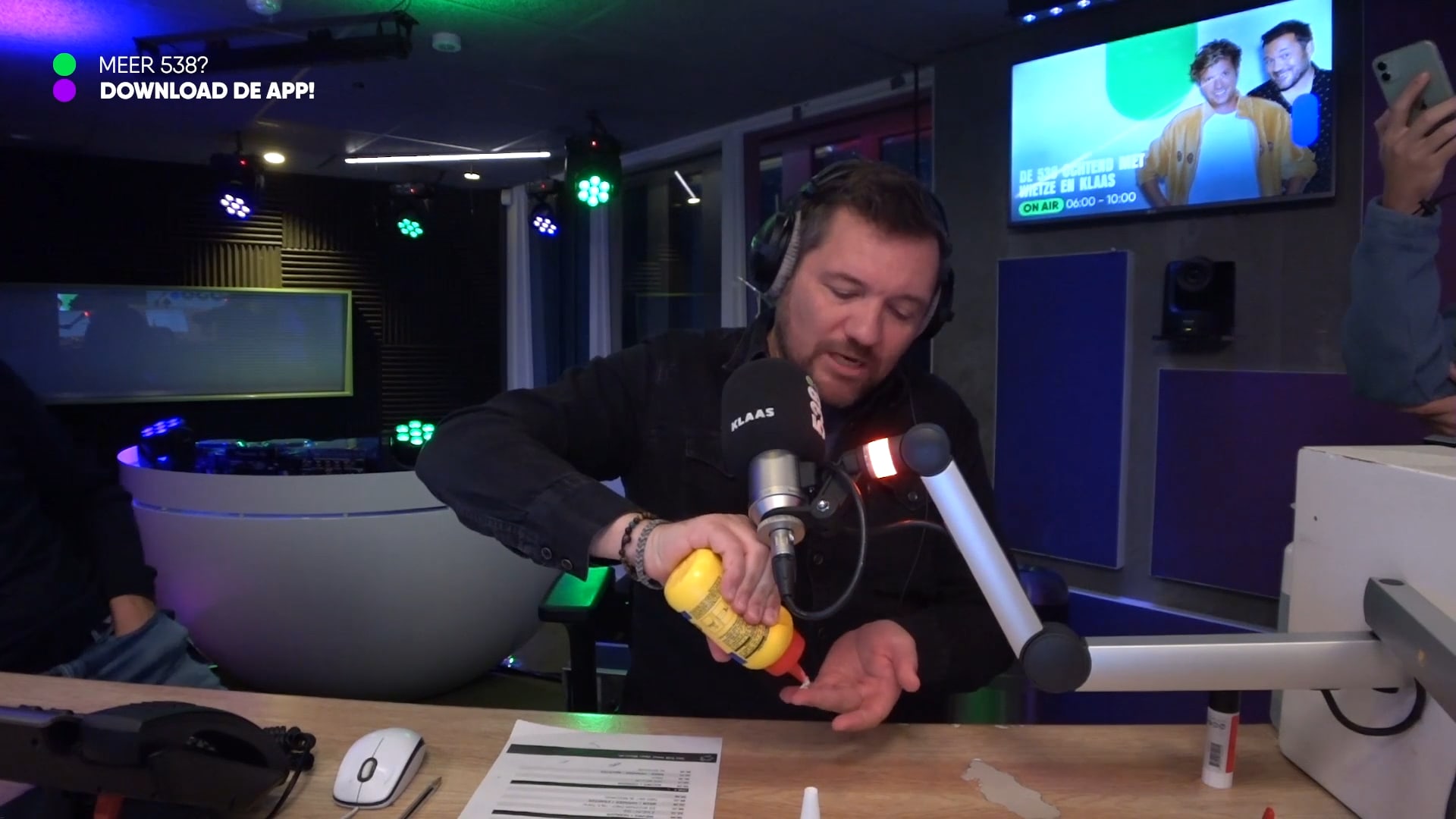 Klaas test lijm!