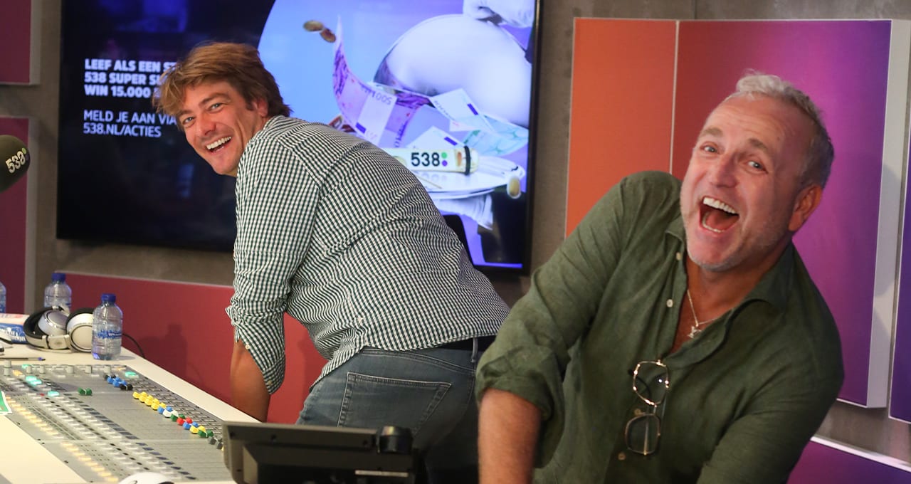 Slappe lach met Gordon in de 538-studio!