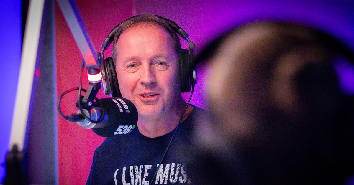 Edwin Evers maakt nieuwe versie van 15 Miljoen Mensen 🎤