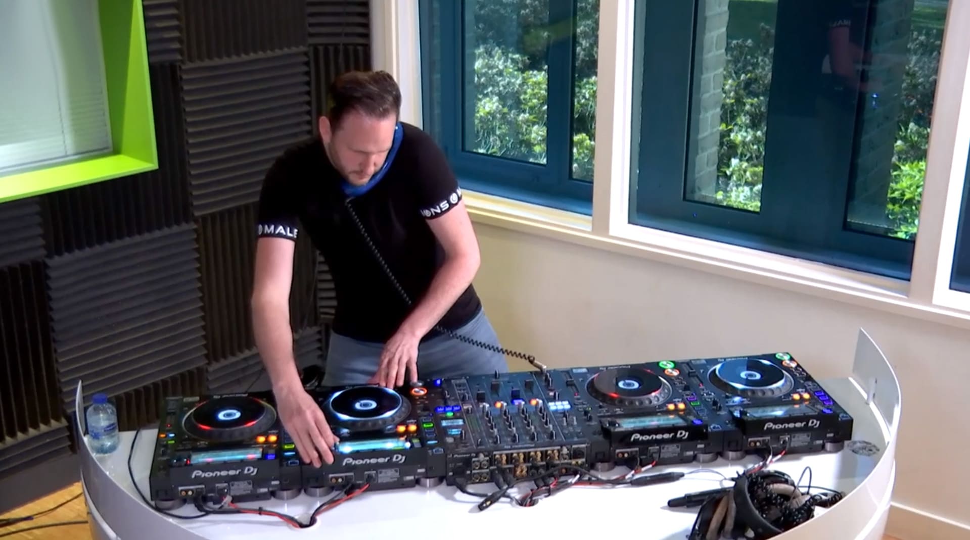 Blijf binnen en geniet van deze dikke Verrückte Mix!