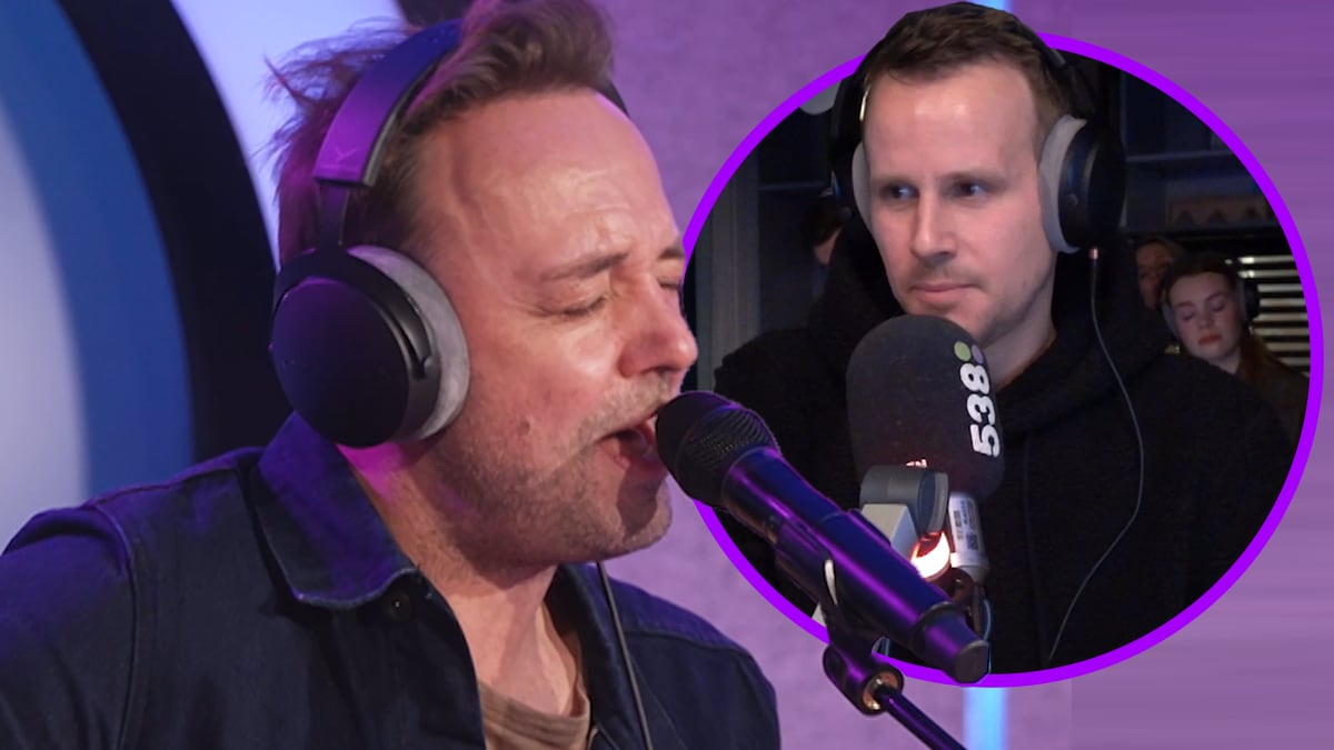 Emotioneel optreden van Niels Geusebroek voor Jeroen en overleden zoontje Kasper ❤️