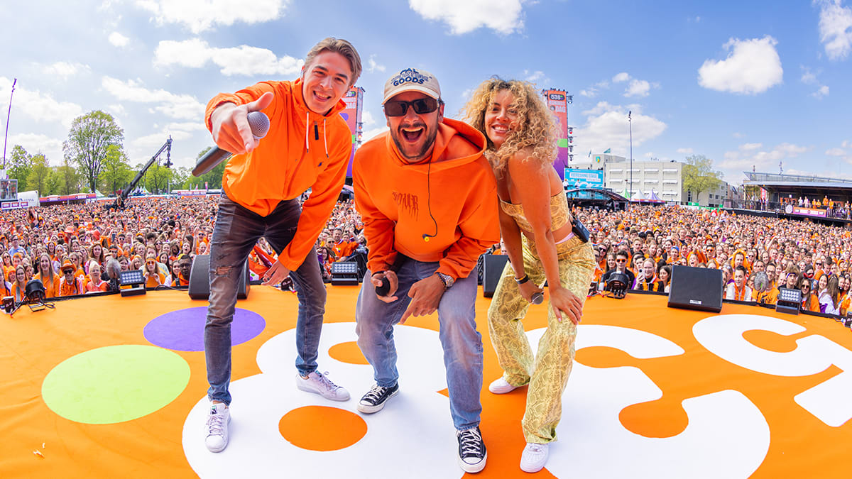 Vol gas op de Autobahn: Kris Kross Amsterdam maakt Duitse versie van Vluchtstrook! 🇩🇪