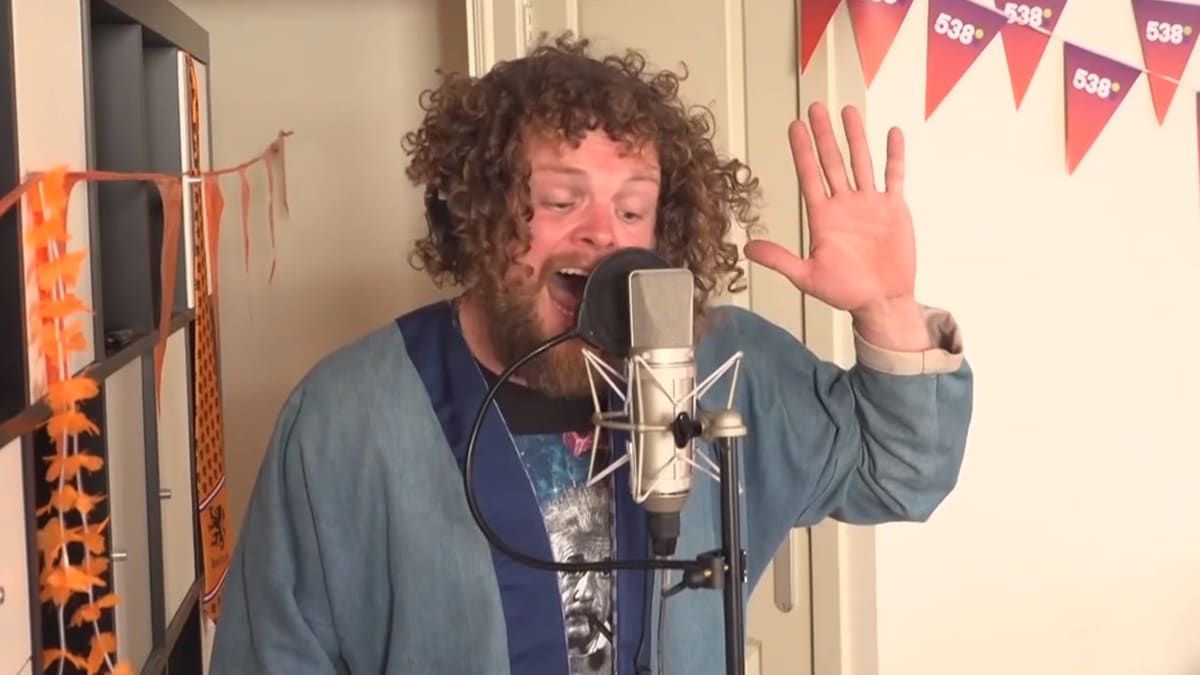 DI-RECT bezorgt je kippenvel met thuisversie van Soldier On