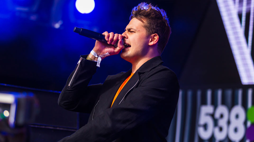 Dikke set van Mike Williams op het 538 Koningsdag podium
