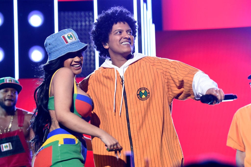 Gemaakt: Please Me van Bruno Mars en Cardi B