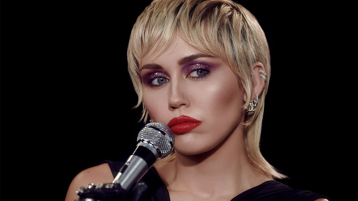 Miley Cyrus hengelt de 538 Favourite binnen met Midnight Sky