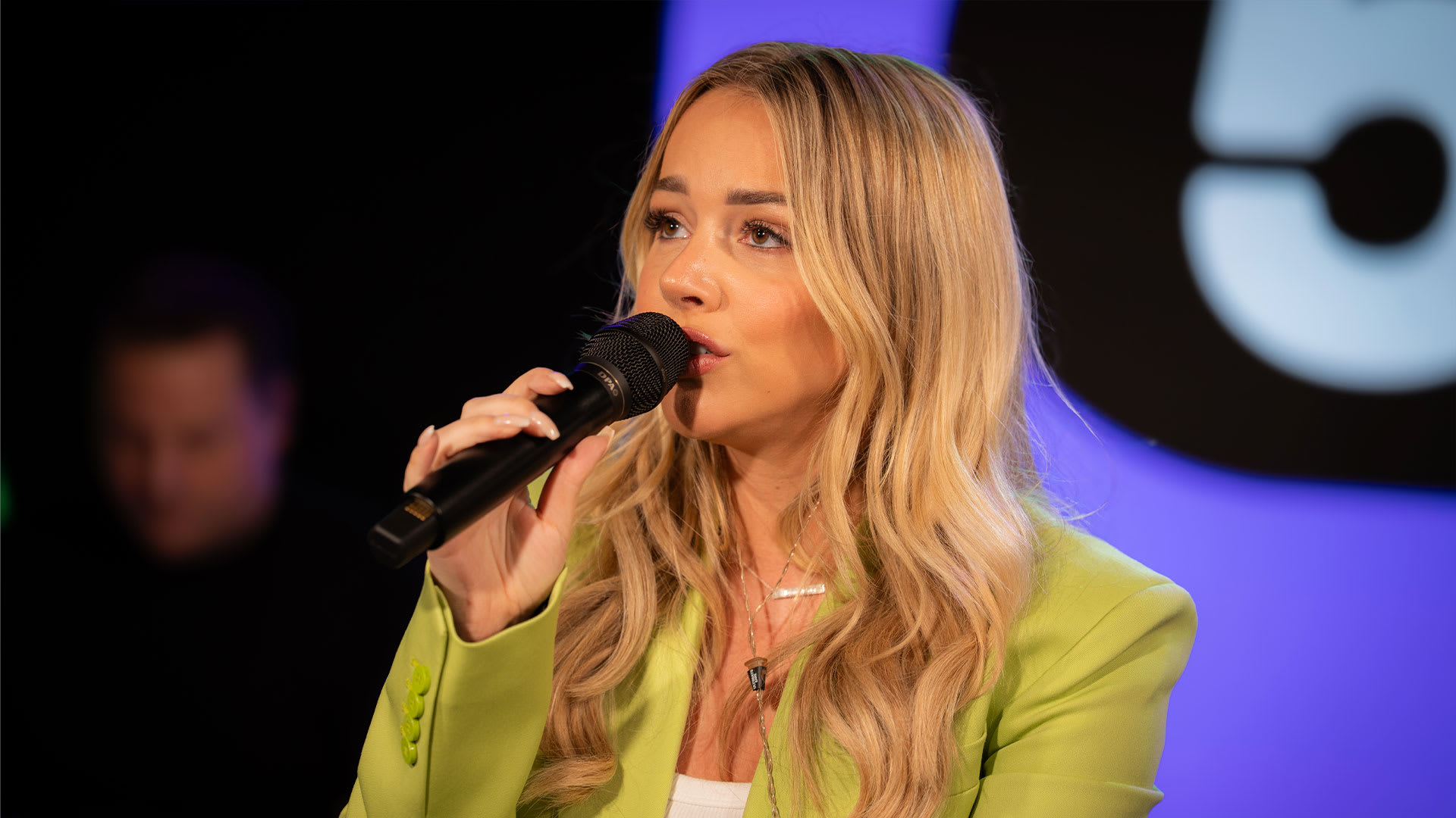 Na een zware periode is Emma Heesters terug en hoe! 🙏✨