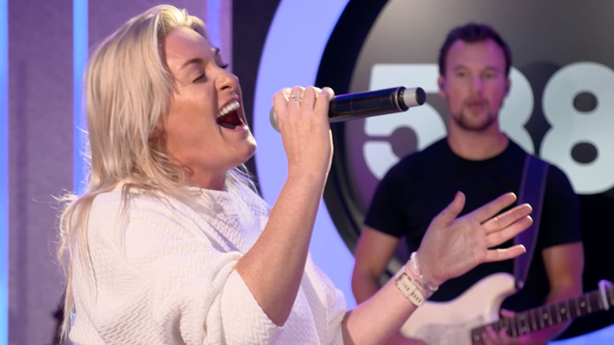 Miss Montreal kwam haar nieuwste single Alsof live spelen! 😍