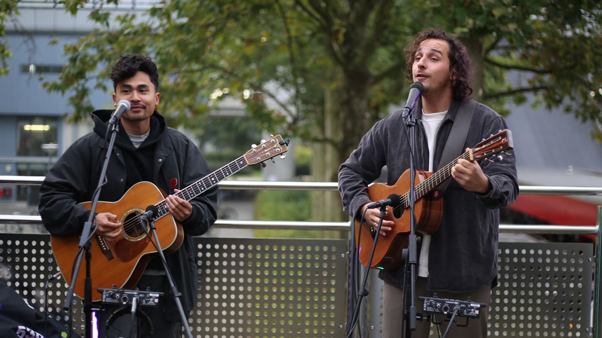 Nielson zingt voor de metrobestuurders van Rotterdam