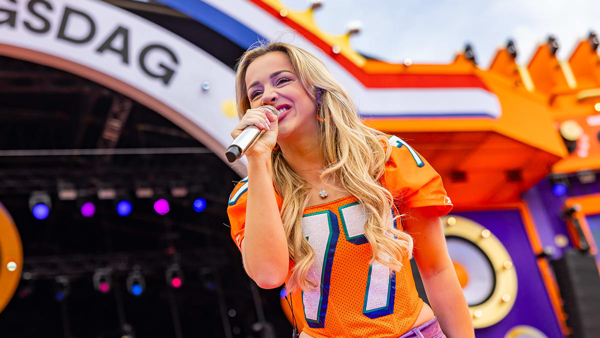 Emma Heesters schittert tijdens 538 Koningsdag