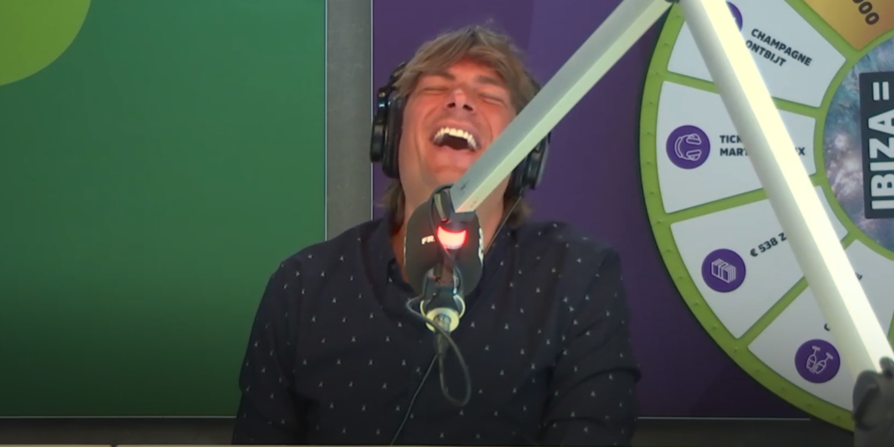 Frank keihard geconfronteerd met zijn zonnebank-imago!
