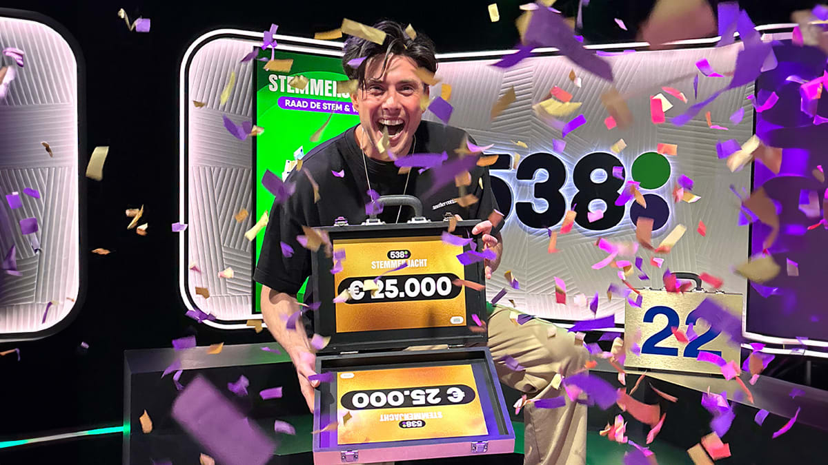 Niet normaal! Donna raadt koffer 9 en wint € 25.000,- bij 538 Stemmenjacht! 🤑💸