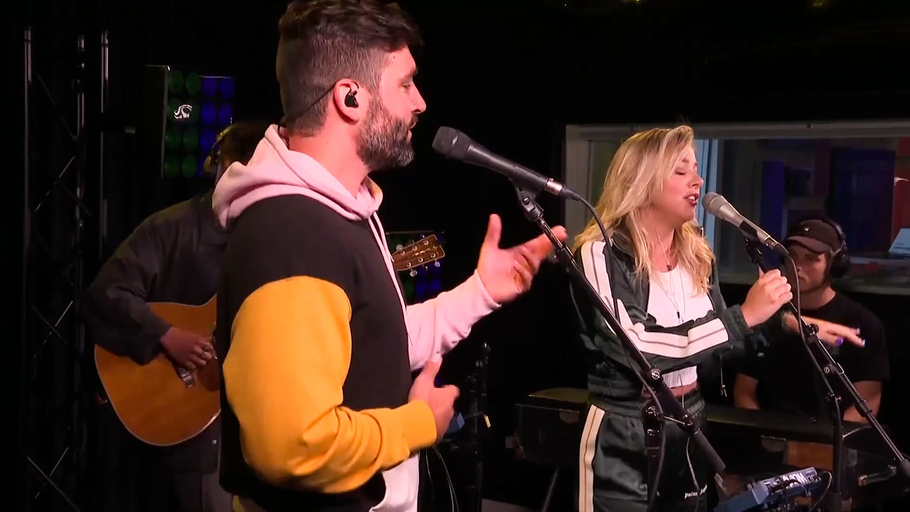 Emma Heesters en Metejoor doen nieuwe hit live in De Ochtendshow!