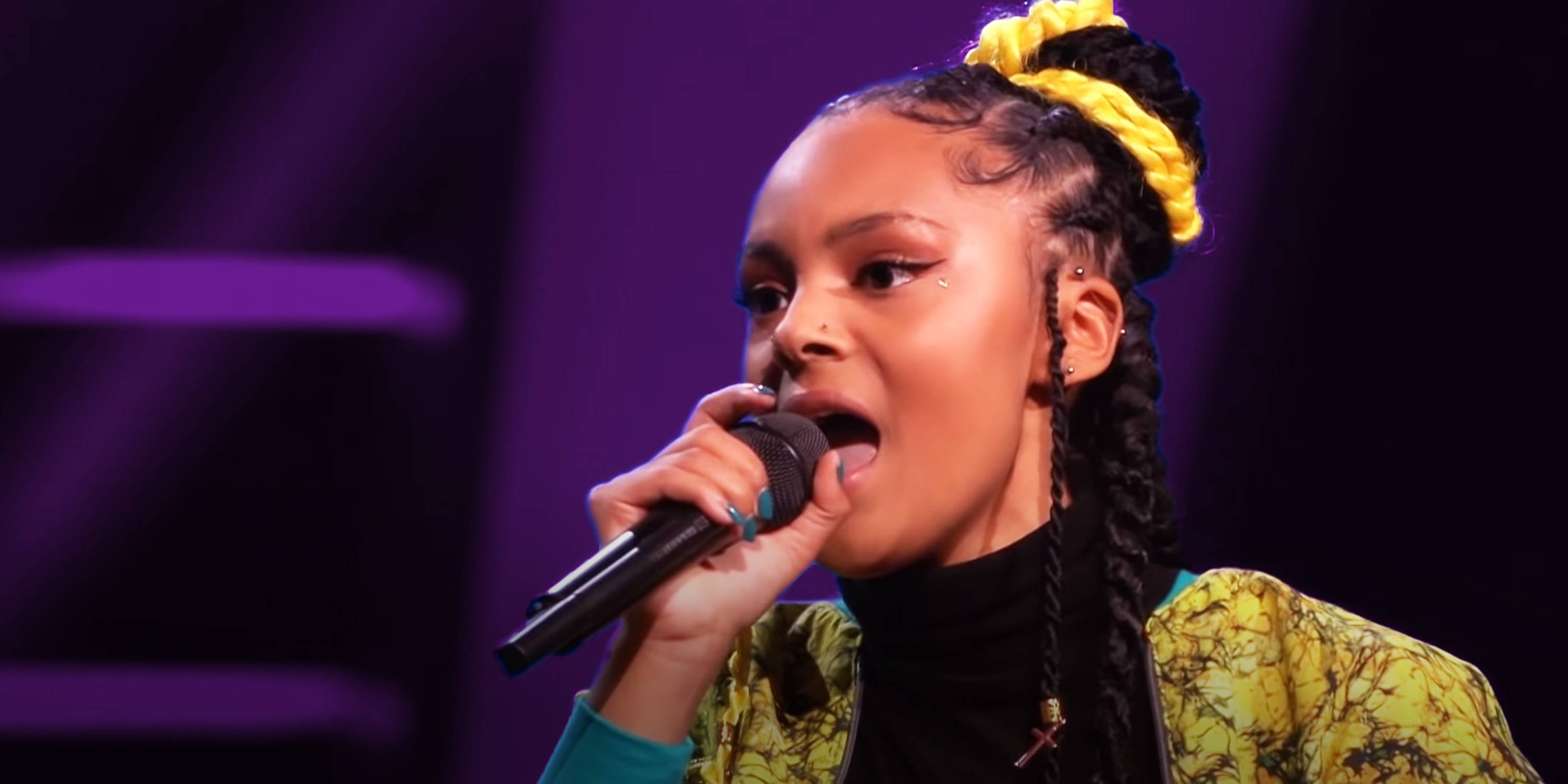Voice-talent Zoe Livay gaat viral met haar cover van Verleden Tijd!