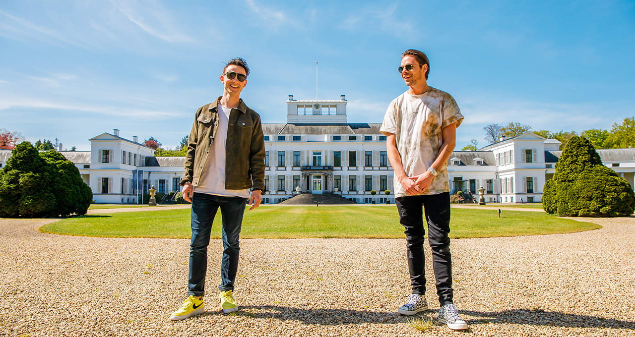 Lucas & Steve draaien koninklijke set vanaf Paleis Soestdijk