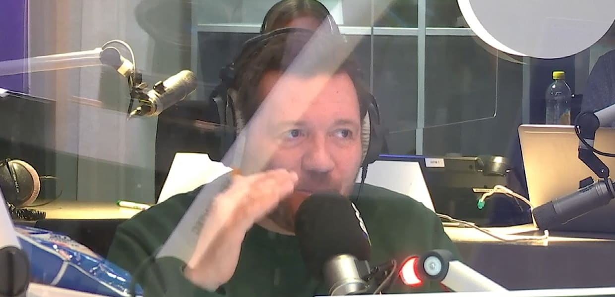 Sidekick Klaas laat horen wat-ie kan op Más Más Más🎤😁