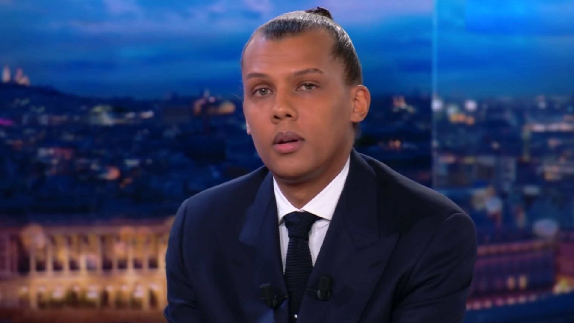 Naar de hel en terug: Stromae zingt over zijn donkere periode op L’enfer