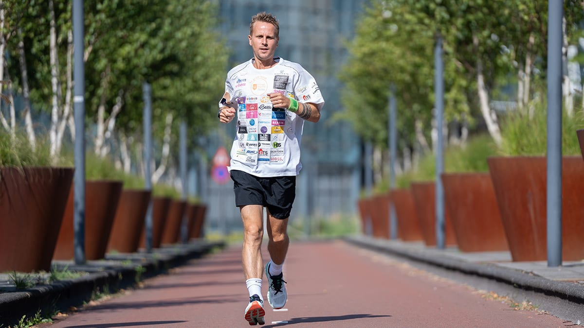 De 538 Ochtendshow helpt Sponsorloper Jeroen naar een miljoen! 🧡 