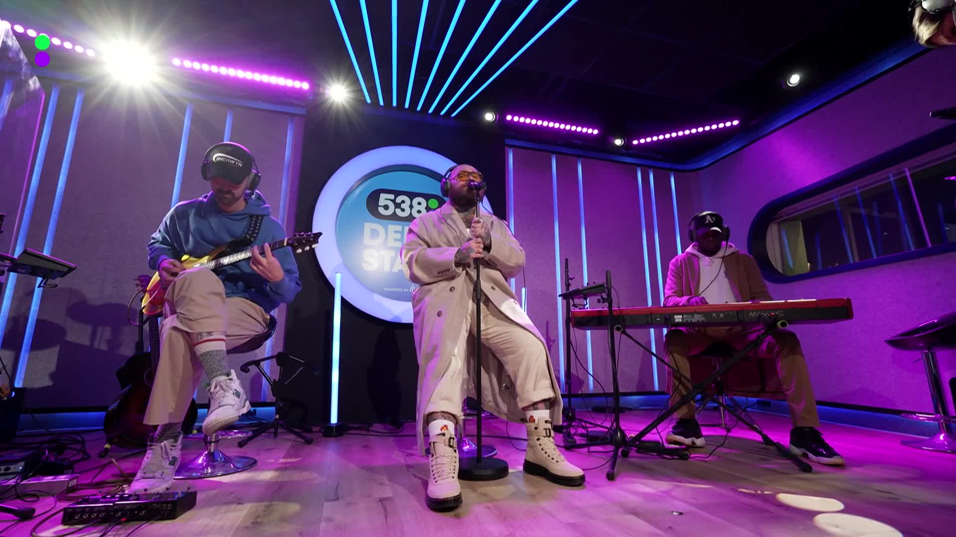 Deze live versie van Teddy Swims' Lose Control is geweldig