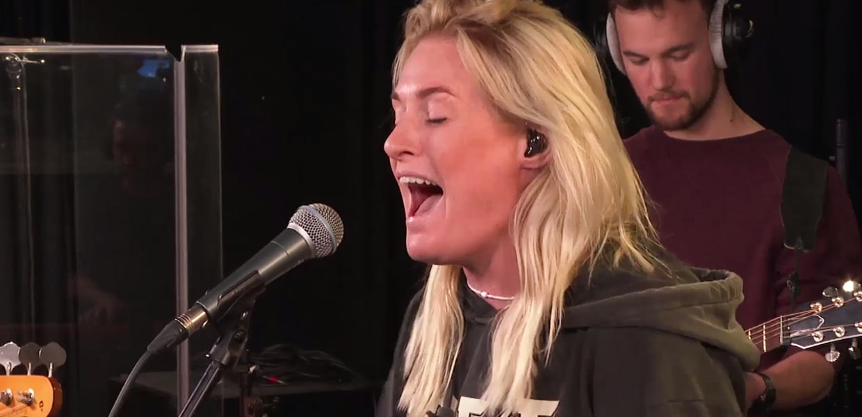 Miss Montreal gaat viral met haar nieuwe hit Alles 