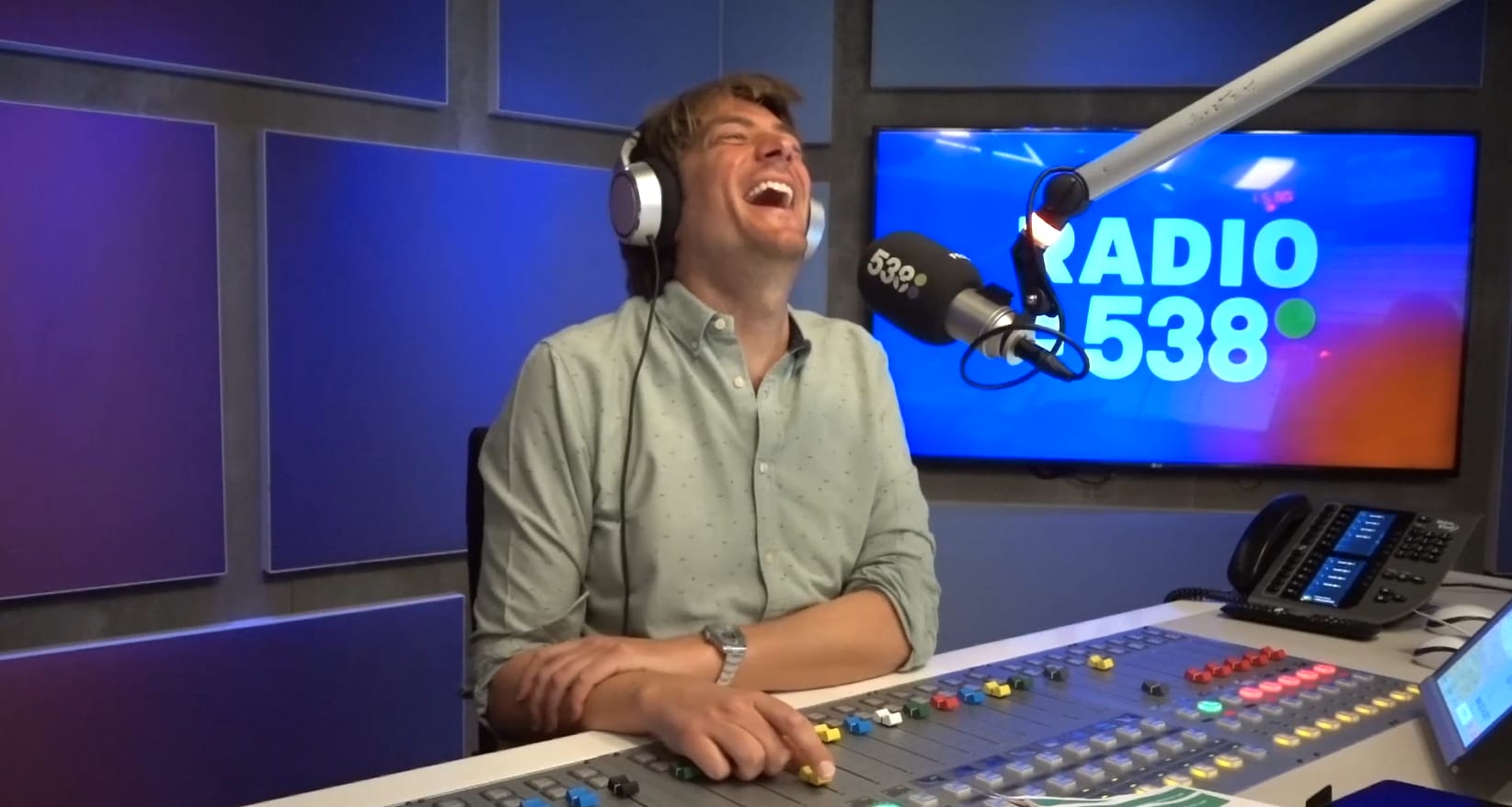 Dave Roelvink wordt vader: ‘Er ligt 18.000 euro klaar voor z’n gebit!'