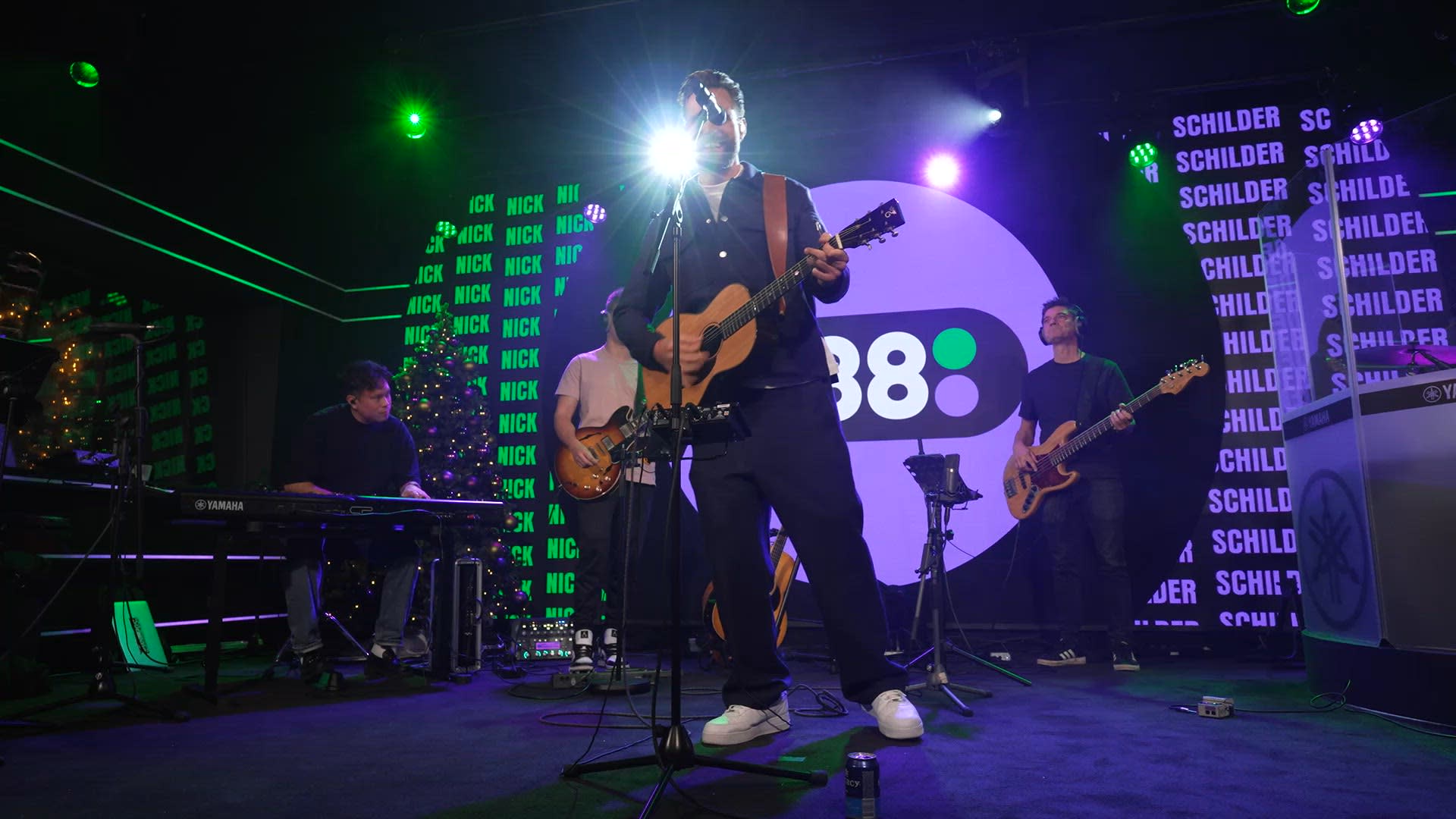 Nick Schilder speelt kerstversie van zijn nummer Run live in De 538 Ochtendshow!