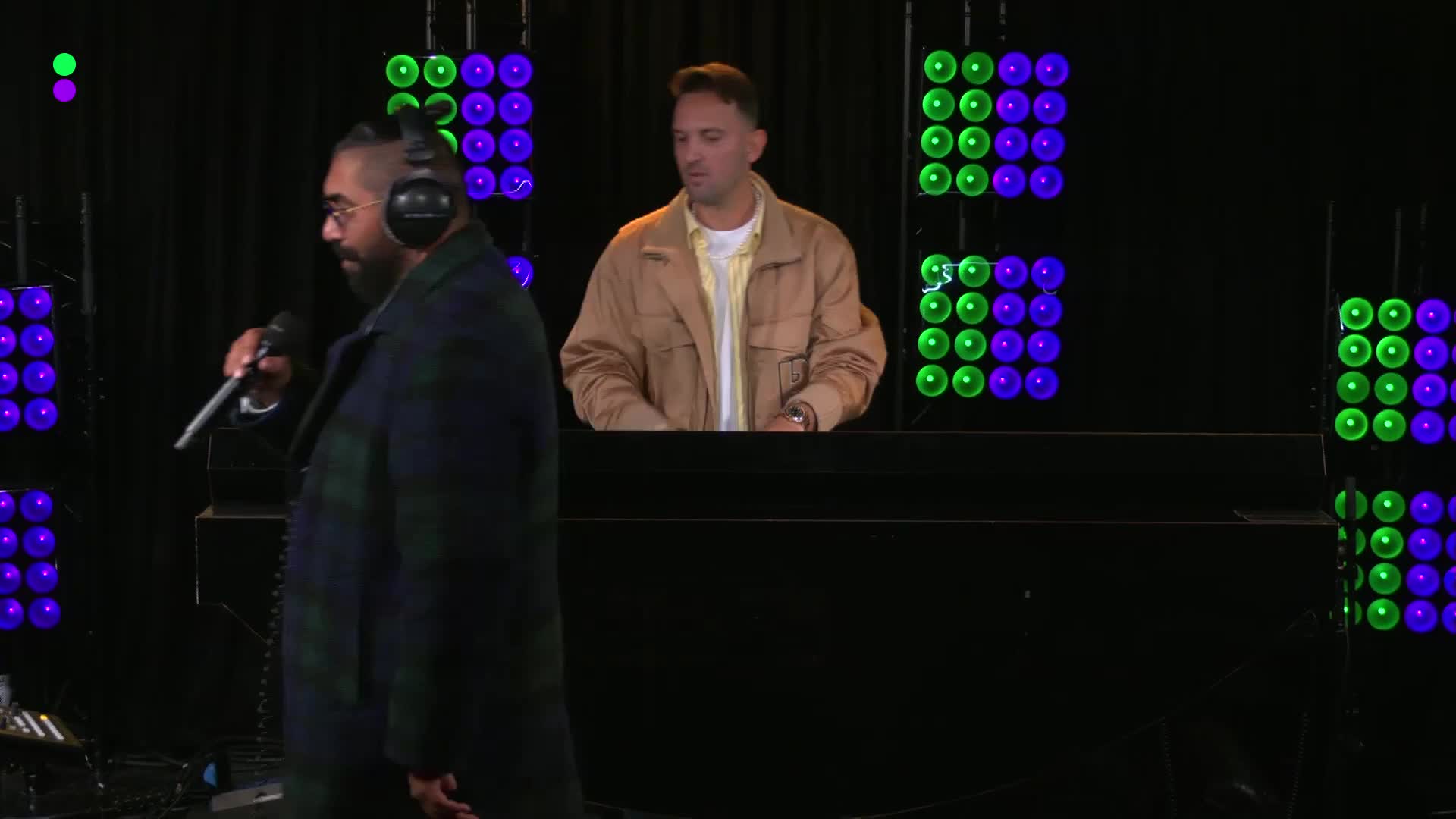Sjaak - Badjas Aan In Club