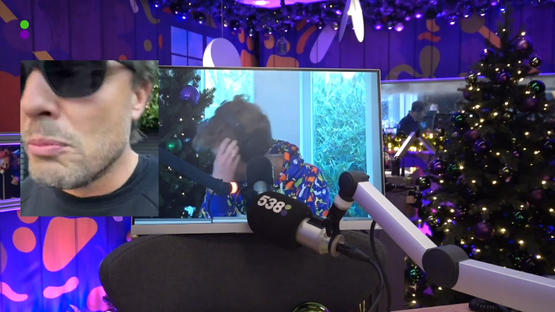 Bas Smit verkoopt kerstbomen voor Missie 538!