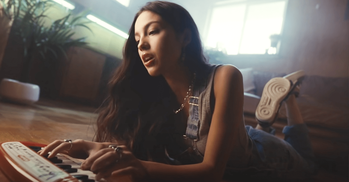 Waarom de hele wereld het over de debuutsingle van de 17-jarige Olivia Rodrigo heeft