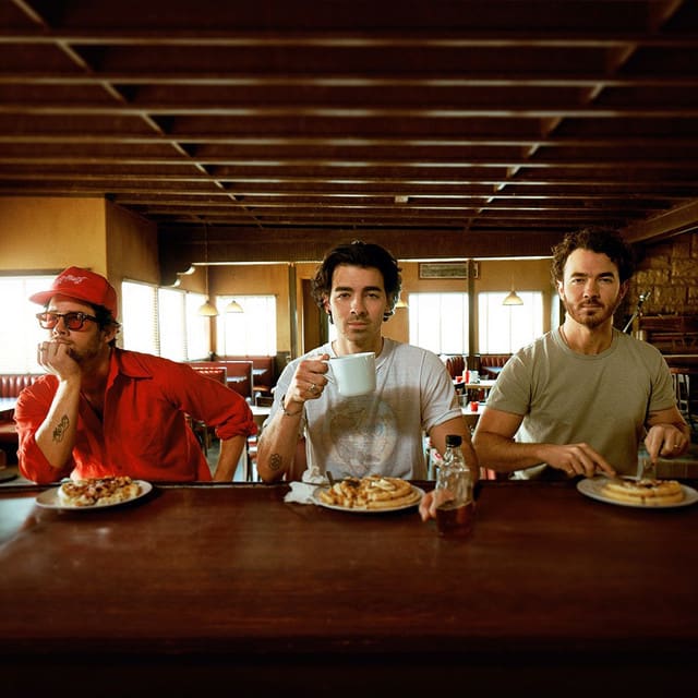 Gemaakt: Jonas Brothers - Waffle House