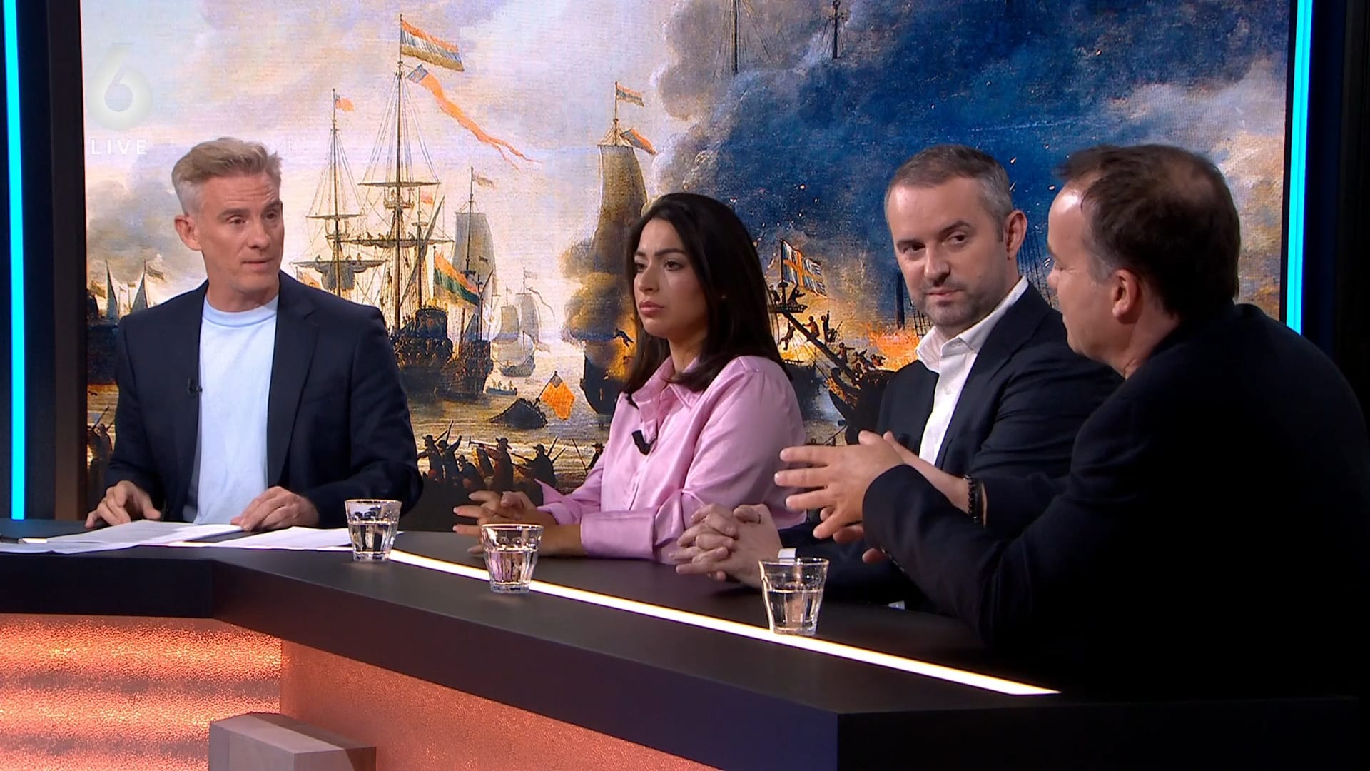 Geroofde VOC-erfstukken teruggevonden: 'Dat je dit in je handen hebt, geeft een absurd gevoel'