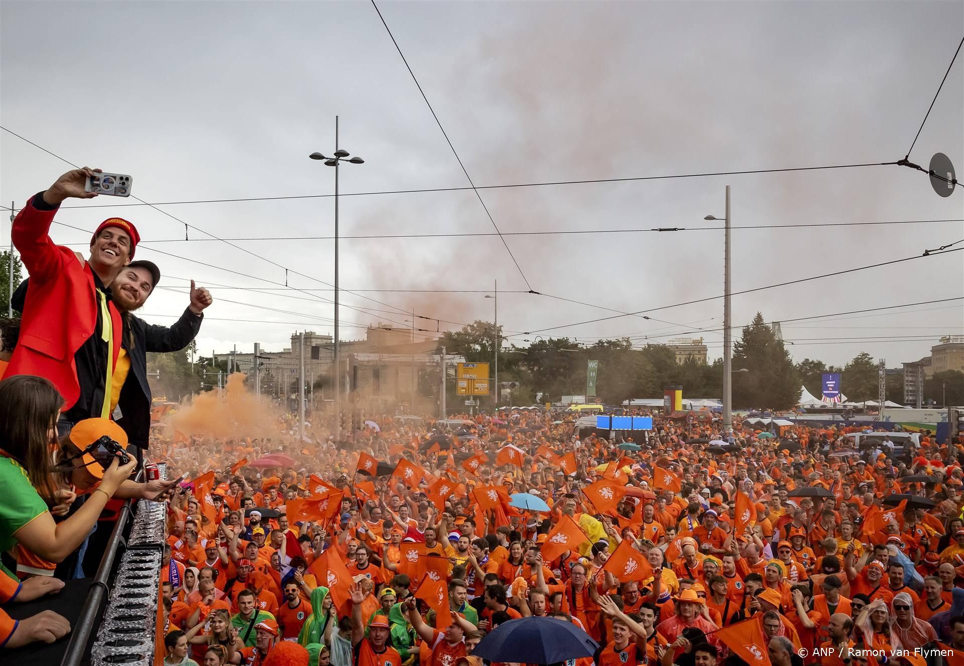 Snollebollekes krijgt Oranjefans weer 'van links naar rechts'