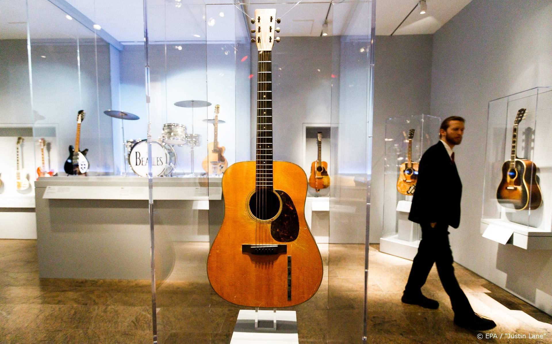 Iconische gitaar van Elvis Presley levert recordbedrag op