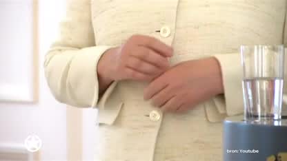 Angela Merkel opnieuw hevig trillend gespot