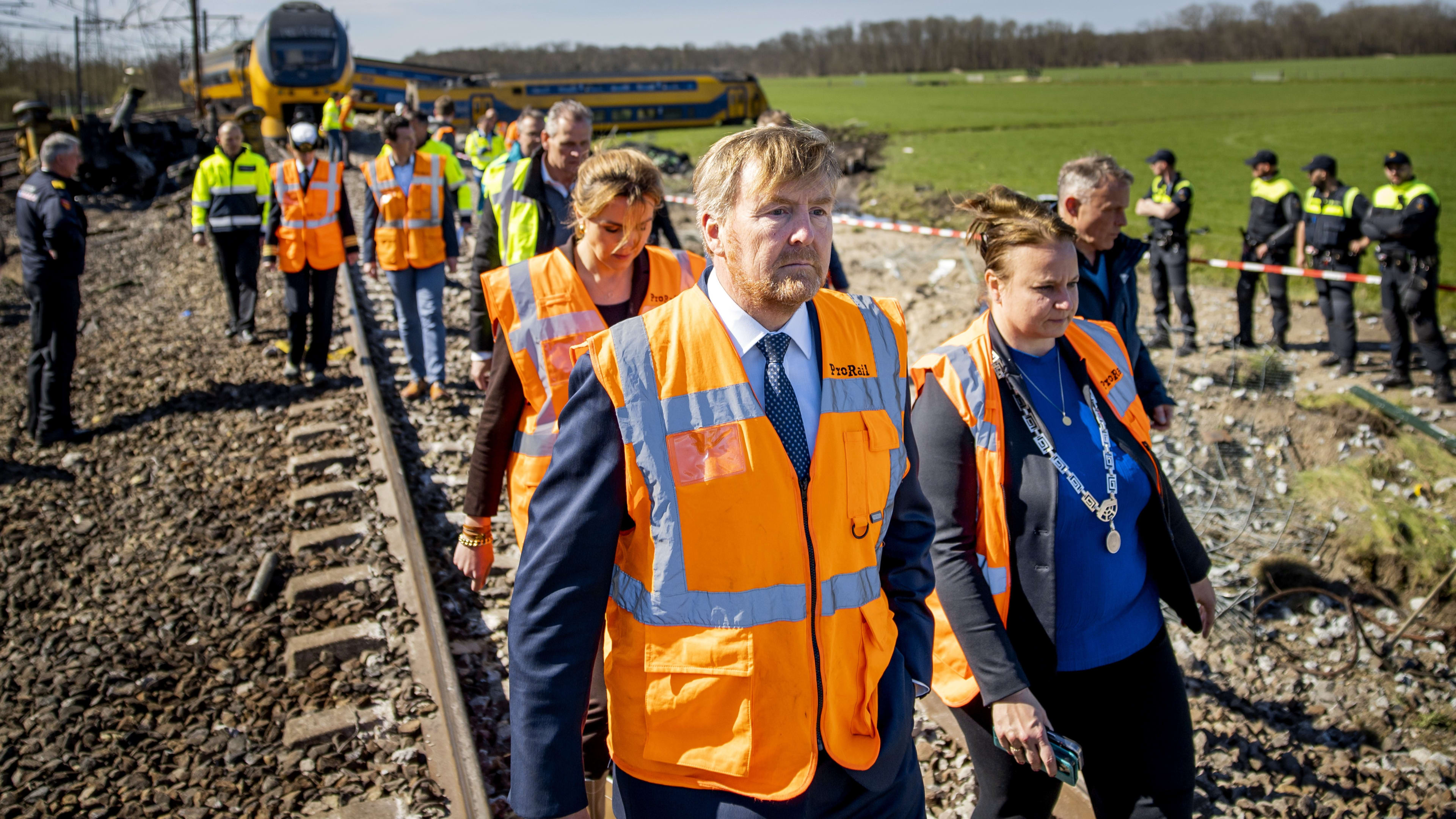 Aangeslagen koning Willem-Alexander 'stil van' ravage treinongeluk