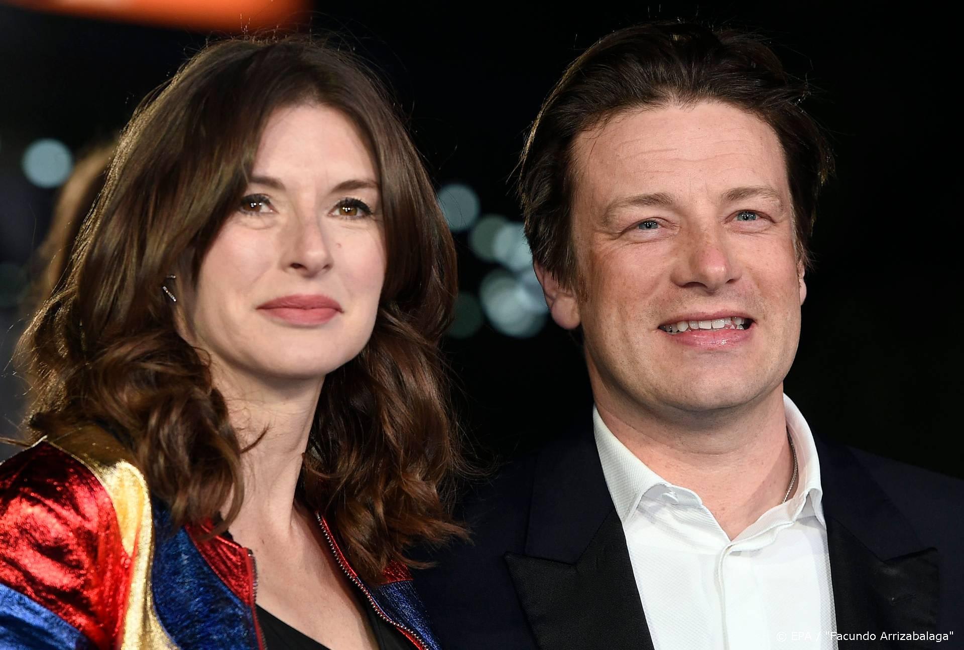 Jamie Oliver viert huwelijksjubileum