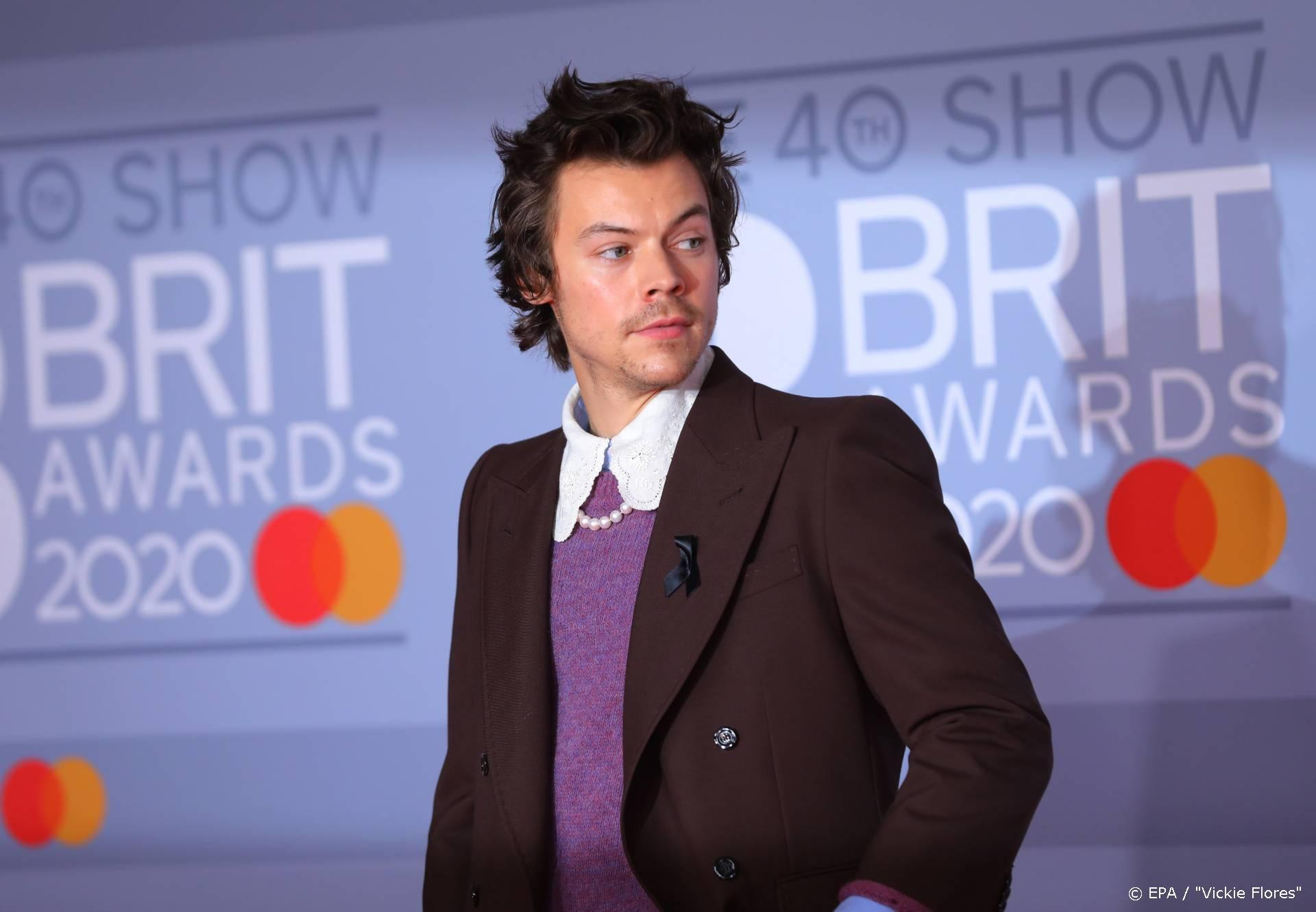 Harry Styles schrijft erop los in zelfquarantaine