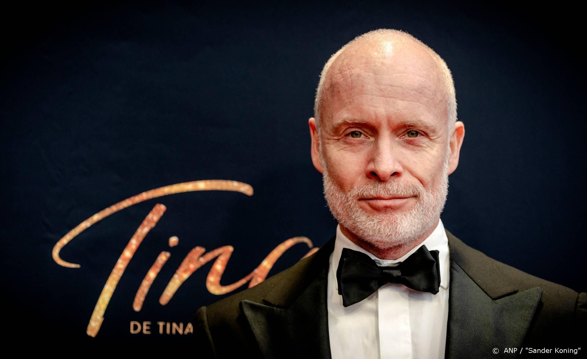 Mart Vissser stelt modeshows uit