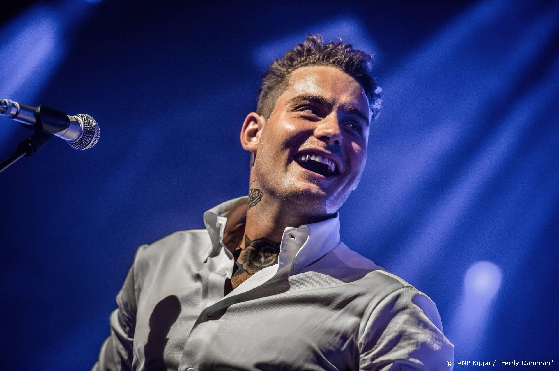 Douwe Bob luistert theatertour op met nieuwe track