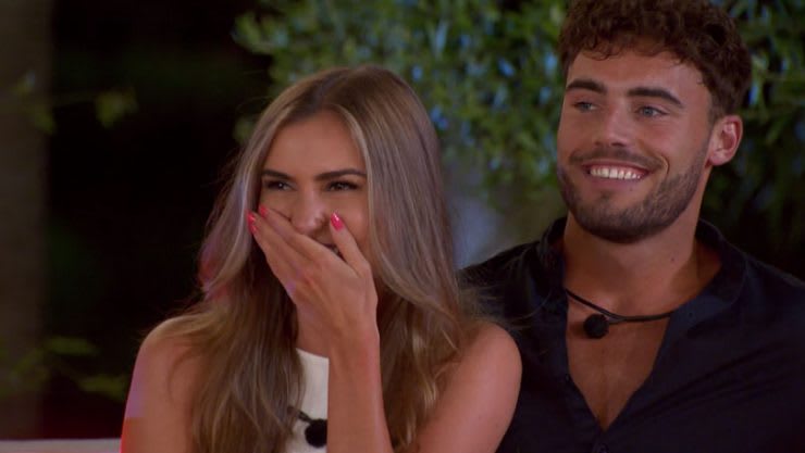 Love Island-winnaars Job en Esmée uit elkaar